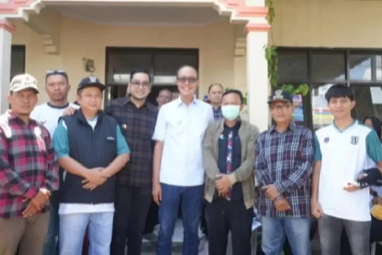 Wali Kota Sukabumi Ayep Zaki bareng Wakil Wali Kota Bobby Maulana meninjau pelaksanaan program Si Jempol dan diapresiasi warga (ist)