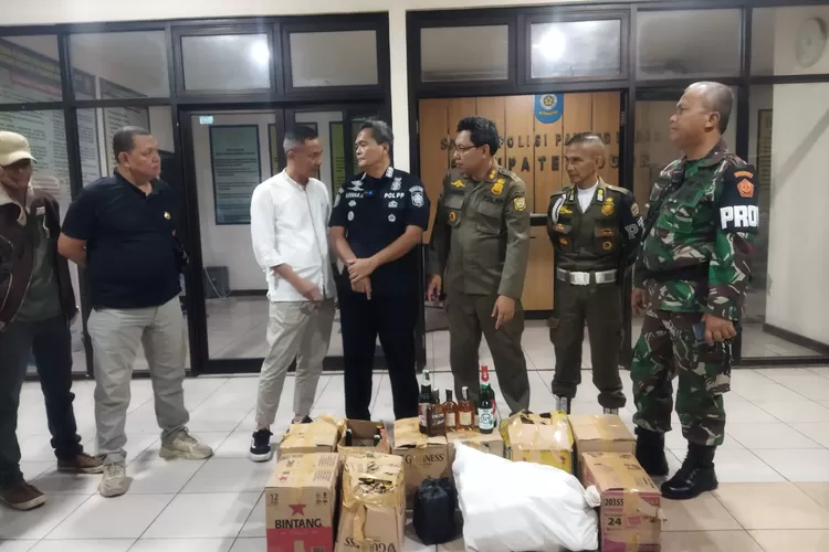 Satpol PP Kabupaten Bogor usai menggelar razia THM di wilayah Kecamatan Sukaraja, Jumat, 7 Maret 2025. (ist)
