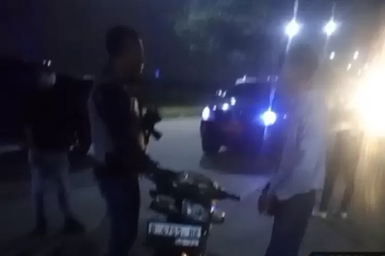 Polisi saat melakukan patroli di kawasan Podomoro Tenjo, Kabupaten Bogor. (Polsek Tenjo)