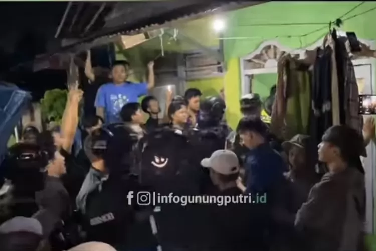 Tangkapan layar penggerebekan sepasang kekasih di Gunungputri, Kabupaten Bogor. (Instagram @infogunungputri.id)