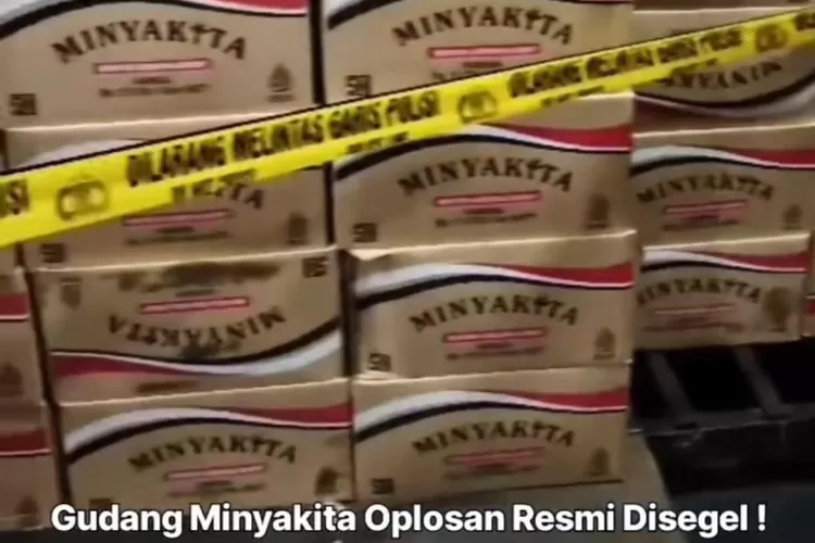Tangkapan layar gudang Minyakita di Cijujung, Kecamatan Sukaraja, Kabupaten Bogor yang disegel polisi. (Tangkapan layar)