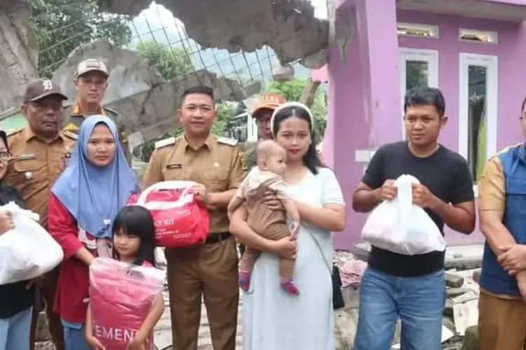 Wakil Bupati Sukabumi, H. Andreas turun tangan untuk mengunjungi lokasi bencana terdampak bencana.