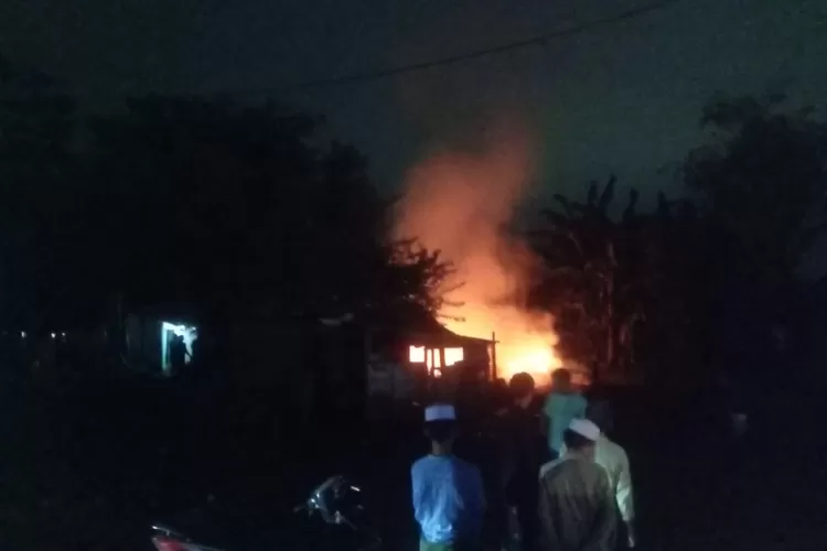 Kebakaran rumah di&nbsp;Kampung Cimahiwal, Desa Cipinang Kecamatan Rumpin, Kabupaten Bogor, Senin, 10 Maret 2025 malam. (Mulya Diva)
