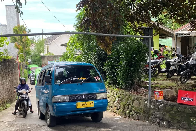 Lokasi Jalan Cipinang Gading yang menjadi jalur alternatif longsor Batutulis, Kota Bogor.  ( Rifal Metropolitan)