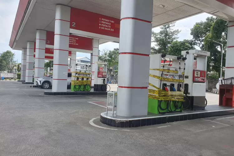 SPBU Pertamina di Desa Cijujung, Kecamatan Sukaraja, Kabupaten Bogor disegel atau dipasangi garis polisi. (Ist)