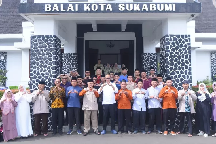 Saat meluncurkan dana abadi wakaf, Wali Kota Sukabumi Ayep Zaki menjanjikan adanya insentif khusus buat para guru ngaji yang ada di Sukabumi (ist)