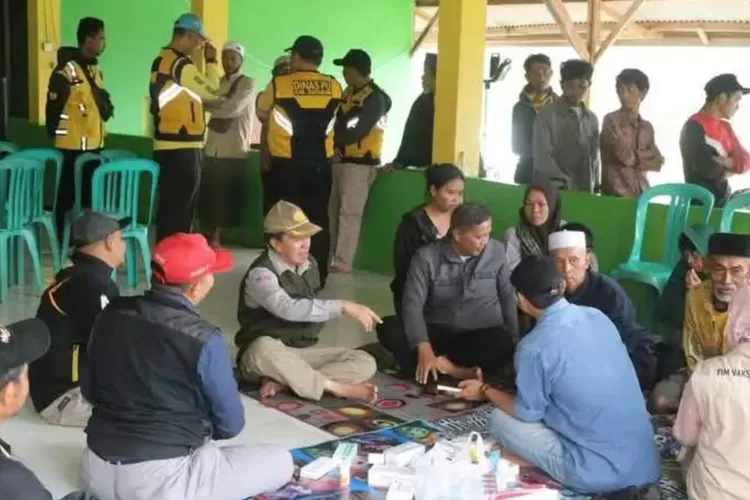 Sekda Kabupaten Sukabumi Ade Suryaman memastikan kebutuhan dasar para korban bencana di Lengkong Kabupaten Sukabumi bisa tercukupi (ist)