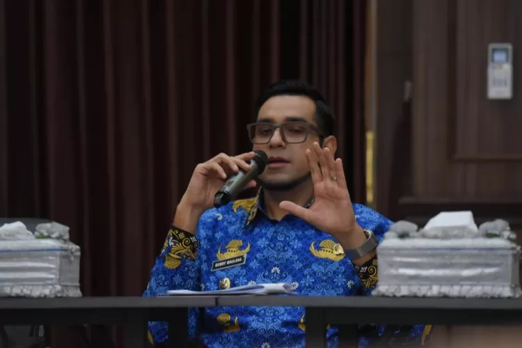 Wakil Wali Kota Sukabumi Bobby Maulana menegaskan bahwa penanganan masalah lingkungan harus menguatkan kolaborasi pemerintah dan swasta (ist)