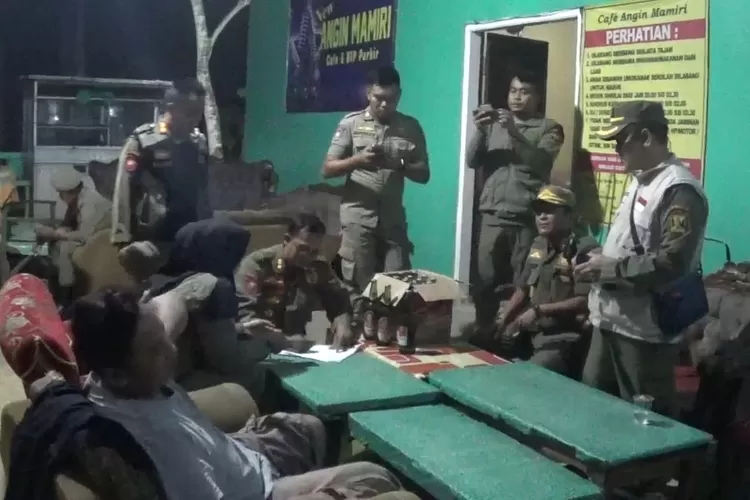 Gegara melanggar aturan saat Ramadan, sejumalh kafe dan THM di Palabuhanratu, Kabupaten Sukabumi kena razia petugas gabungan (ist)