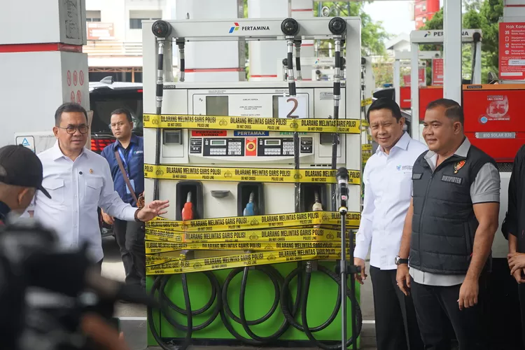 SPBU Pertamina 34.167.12 di Jalan Alternatif Sentul, Desa Cijujung, Kecamatan Sukaraja, Kabupaten Bogor disegel imbas kurangi takaran BBM, Rabu, 19 Maret 2025. (Arifin - Metropolitan)