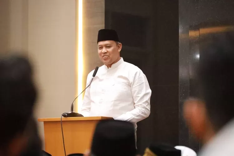 Wali Kota Bekasi Tri Adhianto meminta dinas hingga bUMD di Kota Bekasi untuk prioritaskan produk lokal buat parsel Lebaran (Pemkot Bekasi)