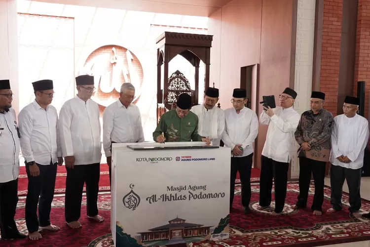 peresmian Masjid Agung Al Ikhlas Podomoro, Kecamatan Tenjo, Kabupaten Bogor bersama Menteri Agama (Menag) RI, Nasaruddin Umar, Kamis, 20 Maret 2025. (Diskominfo)