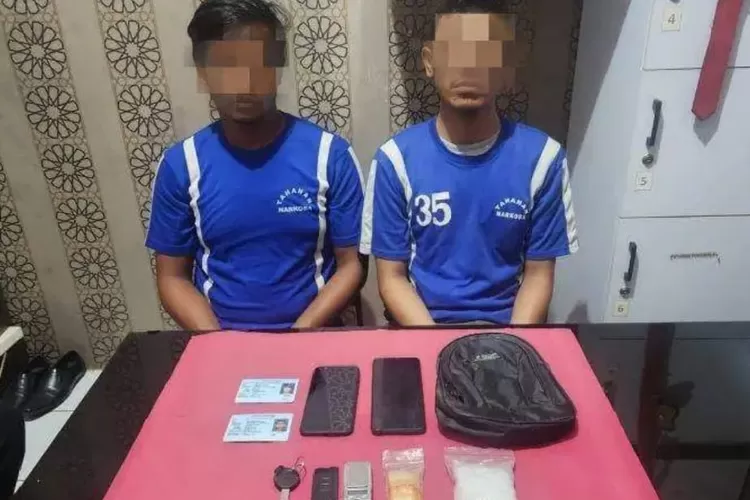 Polres Sukabumi Kota berhasil menangkap jaringan pengedar narkoba jenis sabu dan ekstasi. Para pelaku terancam 20 tahun penjara (ist)