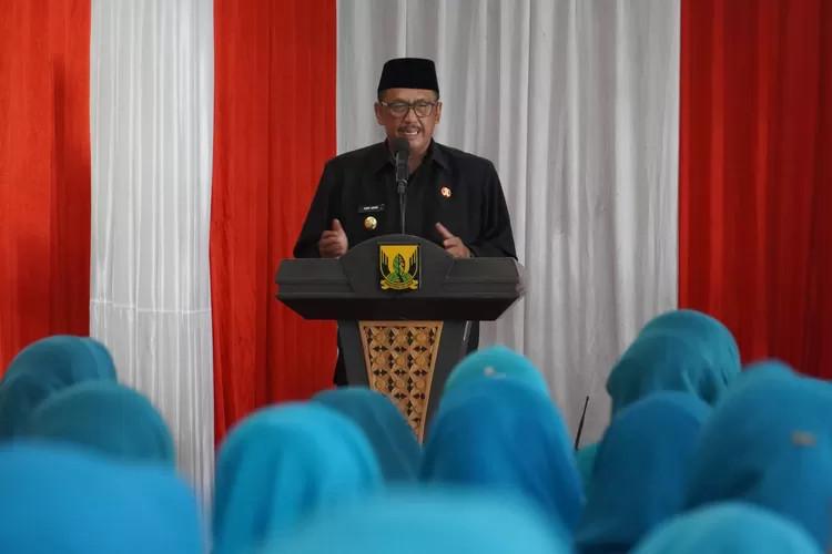 Wali Kota Sukabumi, Ayep Zaki anggap wajar harga sembako yang terpantau alami kenaikan jelang Lebaran saat sidak pasar (ist)