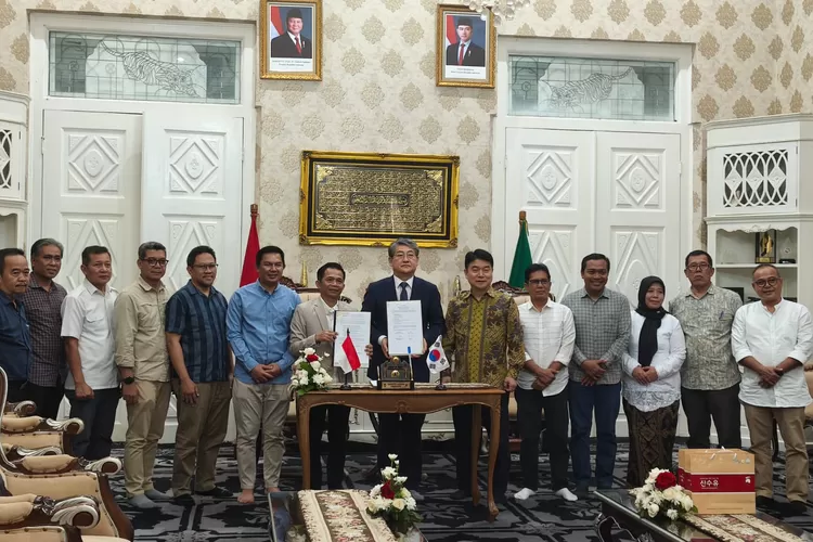 Bupati Gurye Korea Selatan Soon Ho Kim menemui Bupati Purwakarta Saepul Bahri Binzein membahas kerja sama sister city (ist)