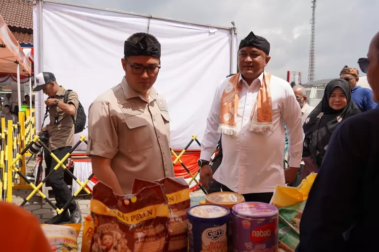 Bupati Bogor Rudy Susmanto membuka Gerakan Pangan Murah atau GPM se-Kabupaten Bogor&nbsp;di Alun-alun Kecamatan Leuwiliang, Selasa, 25 Maret 2025. (Diskominfo)