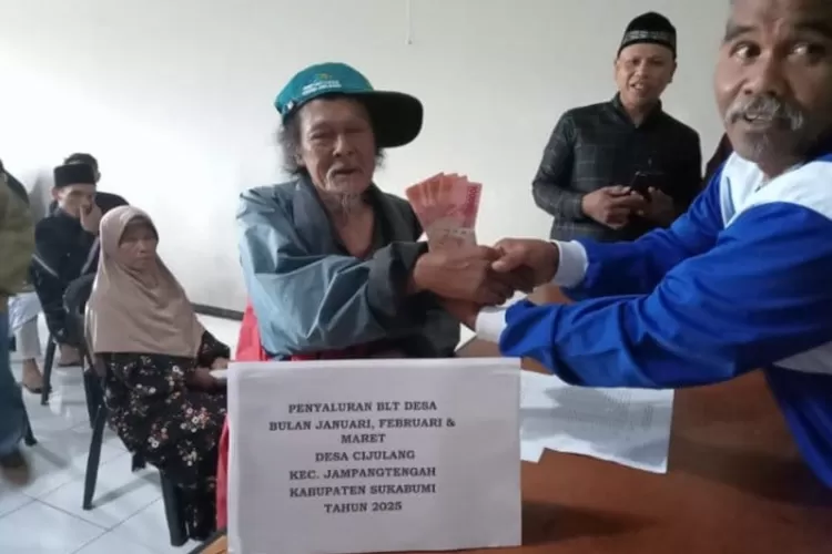 Puluhan keluarga penerima manfaat (KPM) di Jampangtengah, Kabupaten Sukabumi mendapatkan BLT dana desa (DD) jelang Idul Fitri (ist)