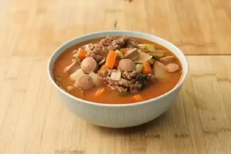 Berikut resep sup daging tomat yang lezat dan bikin ketagihan (YouTube Devina Hermawan)