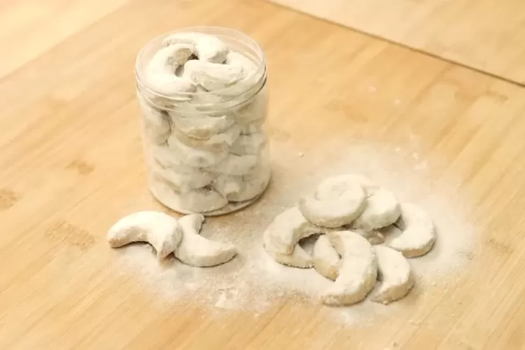 Nih resep putri salju tanpa cetakan yang enak dan lembut (Youtube Devina Hermawan)