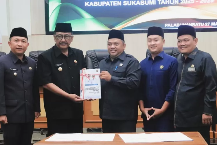 Dalam sidang rapat paripurna, Pemkab Sukabumi bersama DPRD Kabupaten Sukabumi membahas LKPJ 2024 dan Rancangan RPJMD 2025-2029 (ist)