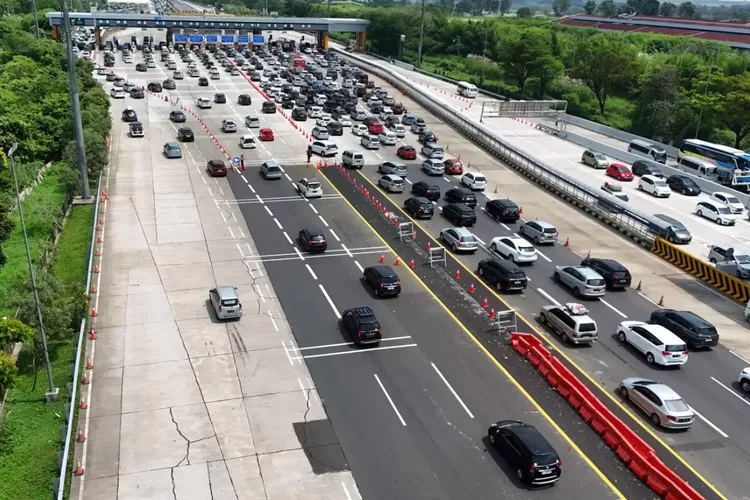 Ilustrasi, Sistem one way (satu arah) mulai diberlakukan menjelang puncak arus mudik Lebaran (JawaPos)