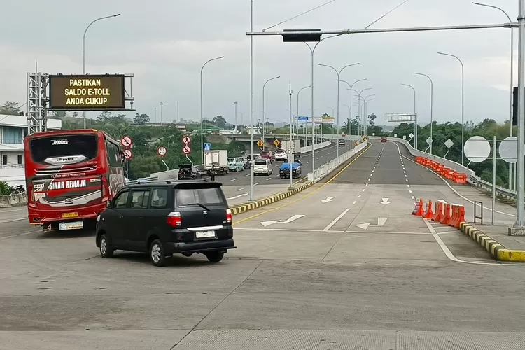 Berikut ini kondisi kepadatan kendaraan di exit Tol Bocimi di Parungkuda, Kabupaten Sukabumi, saat arus Mmudik Idul Fitri 2025 (ist)