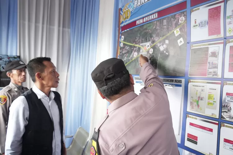 Wakil Bupati Bogor Jaro Ade saat memantau Pospam Idulfitri di wilayah Barat Kabupaten Bogor, Minggu, 30 Maret 2025. (Diskominfo)