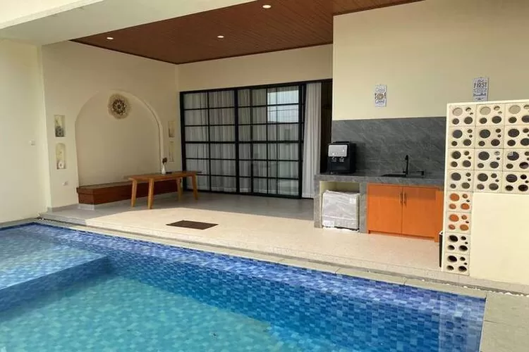 Salah satu rekomendasi Villa dengan private pool di Puncak Bogor untuk honeymoon bersama pasangan yaitu The ANP Villas Puncak. (Traveloka)