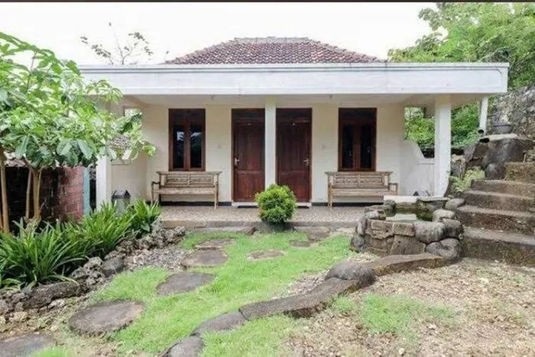 Salah satu daftar Villa murah di Gunungkidul Yogyakarta dengan fasilitas lengkap untuk akomodasi yaitu Rock Garden Homestay. (Traveloka)