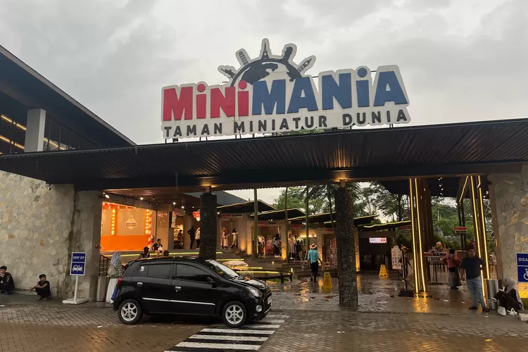 Minimania jadi salah satu destinasi wisata favorit di kawasan Puncak Bogor. (Fahriza - Metropolitan)