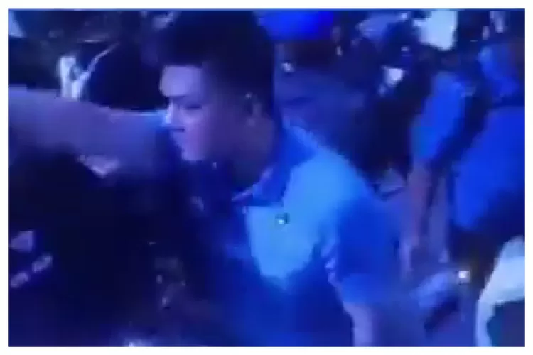 Ipda E yang diduga tempeleng pewarta foto Perum LKBN ANTARA, Makna Zaesar. (X/@neVerAl0nely)