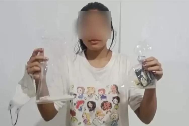 Seorang perempuan menyelundupkan narkoba ke Lapas di Sukabumi dengan cara disembunyikan di alat vital. Petugas berhasil meringkusnya. (ist)