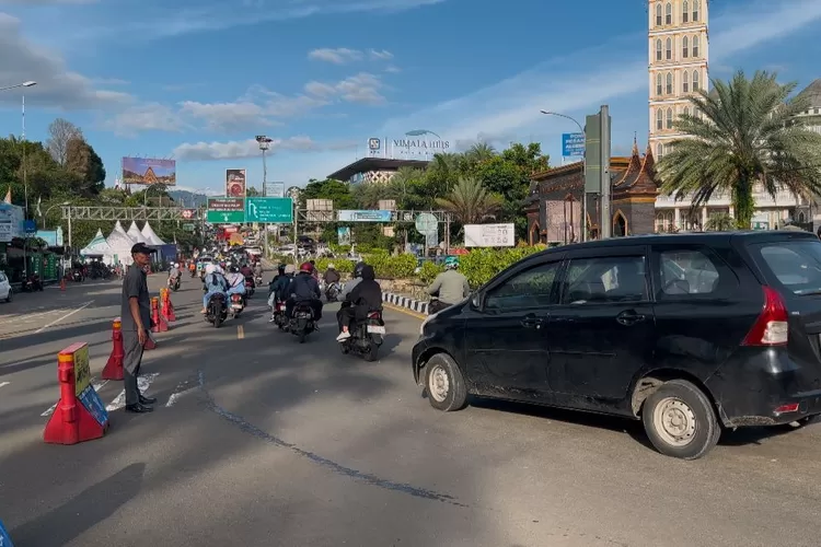 Usai menerapkan one way, jalur Puncak Bogor kembali normal dua arah pada Senin, 7 April 2025 pukul 16.45 WIB. (Fahriza - metropolitan.id)