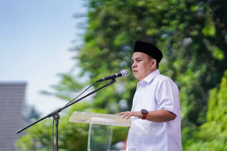 Dengan semangat kemenangan, Ketua DPRD Kota Bogor, Adityawarman Adil mengajak warga untuk partisipasi membangun Kota Bogor (DPRD Kota Bogor)