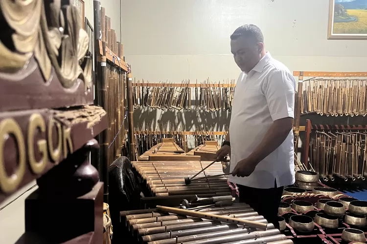 Bupati Bogor Rudy Susmanto saat sidak ke SMPN 2 Cibinong, Kabupaten Bogor, Selasa, 8 April 2025. (Fahriza - metropolitan.id)