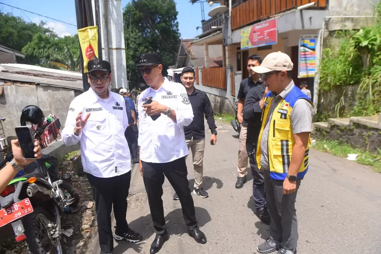 Wali Kota Sukabumi Ayep Zaki mengatakan pihaknya akan prioritaskan perbaikan drainase sebelum melakukan perbaikan jalan rusak (IST)