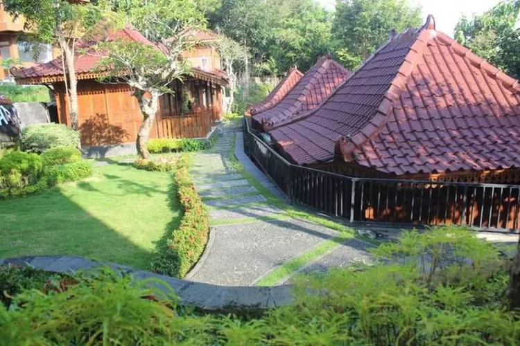 Salah satu deretan Villa yang terletak di Pinggir Pantai untuk akomodasi saat Liburan ke Yogyakarta yaitu Blarak Villa. (Traveloka)