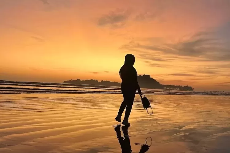 Tempat wisata Pantai Air Manis di Padang, Sumatera Barat. (Google Maps)