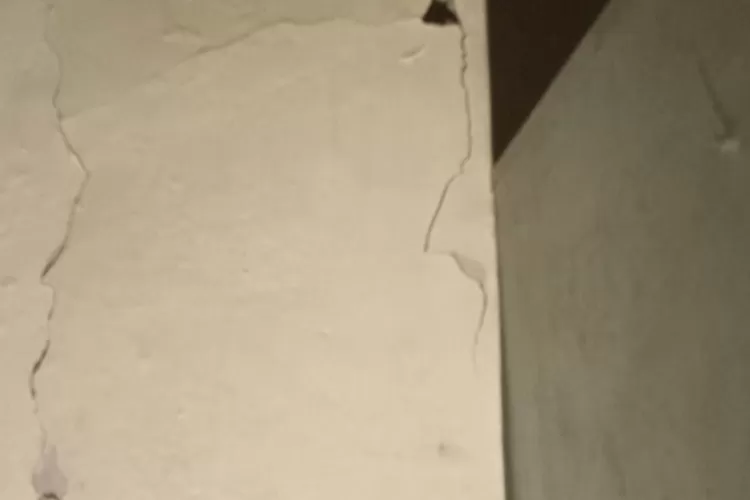 Terdampak gempa bumi 4,1 magnitudo di Kota Bogor, sejumlah rumah di Babakanmadang dekat kediaman Presiden Prabowo alami kerusakan (ist)