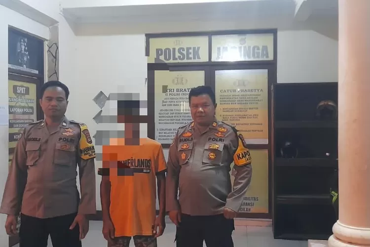 Polisi meringkus preman Pasar Jasinga, Kabupaten Bogor yang memeras sopir angkutan. (Polsek Jasinga)