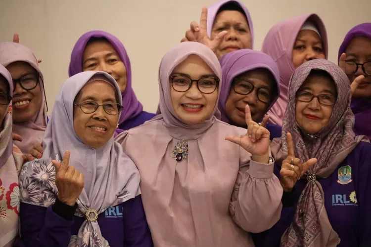 Semangat dan haru saat Ibu Wali Kota Bekasi, Wiwiek Hargono Tri Adhianto, hadir saat peluncurkan program Kota Bekasi Sayang Bunda (IST)