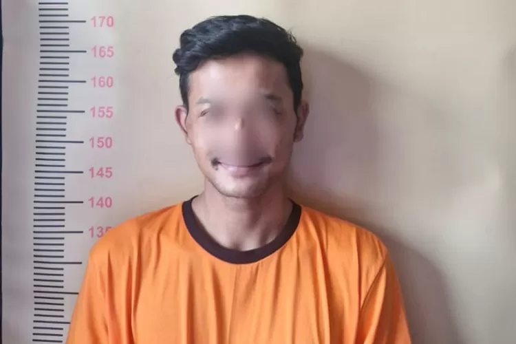 Sakit hati gara-gara diputusin, seorang pemuda di Tangerang, MA (31), nekat menyerang mantan kekasih dan kekasih barunya dengan celurit (IST)
