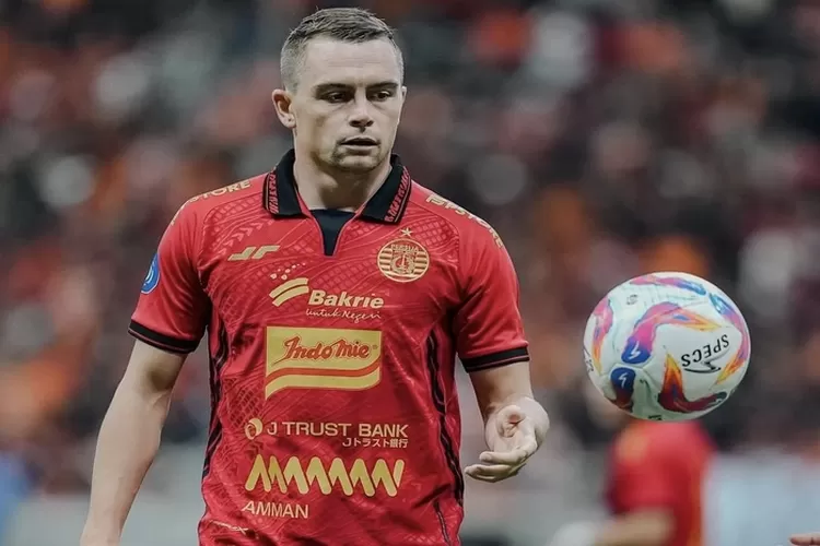 Menjelang hadapi Persija Jakarta di BRI Liga 1, pelatih Persebaya Surabaya Paul Munster pertanyaan hadil banding untuk Maciej Gajos. (Instagram : maciekgajos)