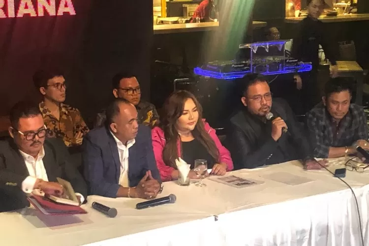 Lisa Mariana akhirnya angkat bicara ke publik dan membeberkan fakta perselingkuhan Ridwan Kamil. (Syahrul Yunizar/JawaPos.com)