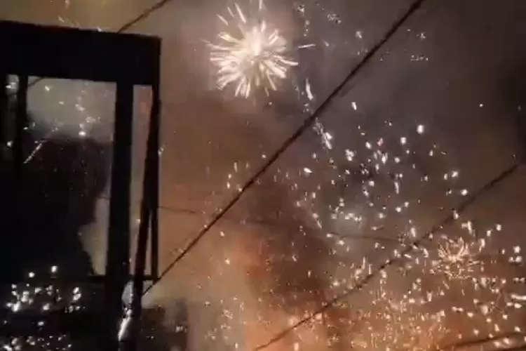 Kondisi kebakaran di wilayah Kecamatan Leuwiliang, Kabupaten Bogor, Minggu, 13 April 2025. (Tangkapan layar)