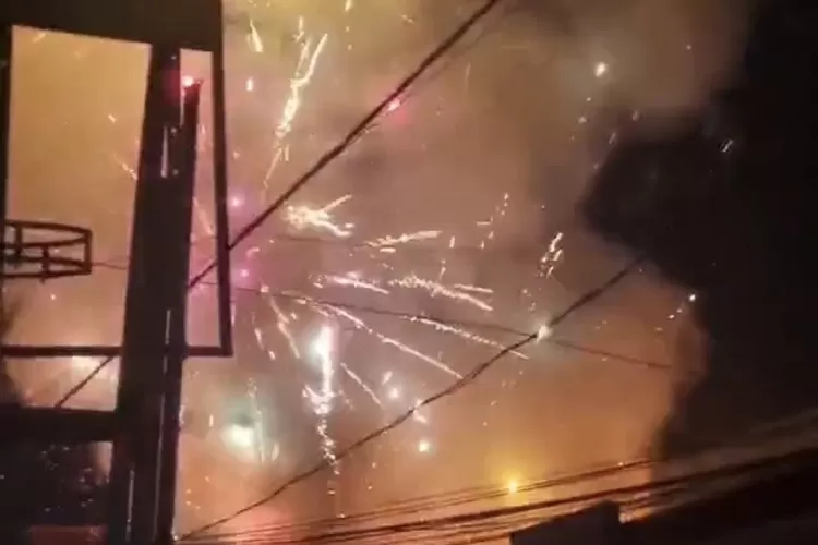 Kondisi kebakaran di wilayah Kecamatan Leuwiliang, Kabupaten Bogor, Minggu, 13 April 2025. (Tangkapan layar)