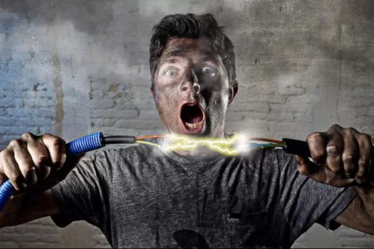 Ilustrasi tersengat listrik. (Thinkstock)