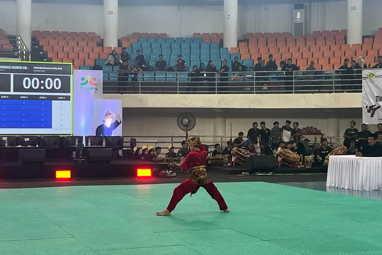 Festival Pencak Silat tingkat Kabupaten Bogor tahun 2025 di Gedung Laga Satria, Cibinong, Senin, 14 April 2025. (Fahriza)