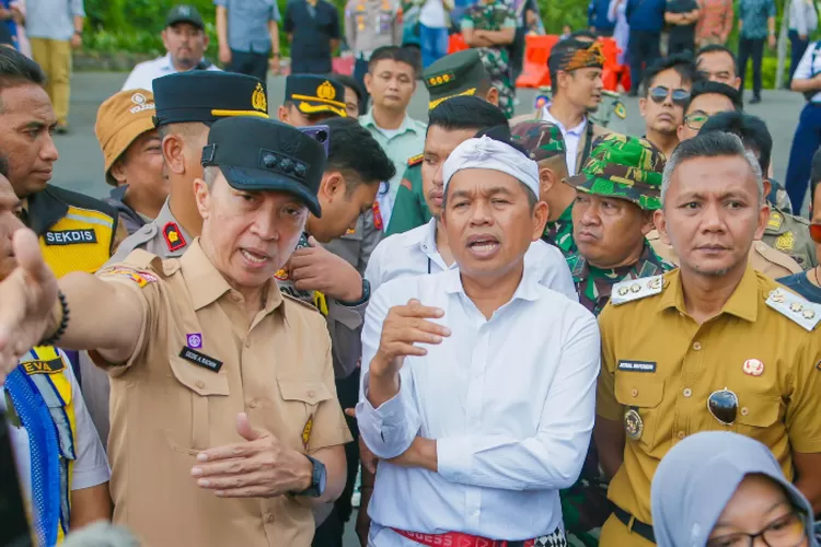 Gubernur Jawa Barat Dedi Mulyadi bersama Wali Kota Bogor Dedie A Rachim di lokasi longsor Batutulis (Pemkot Bogor)