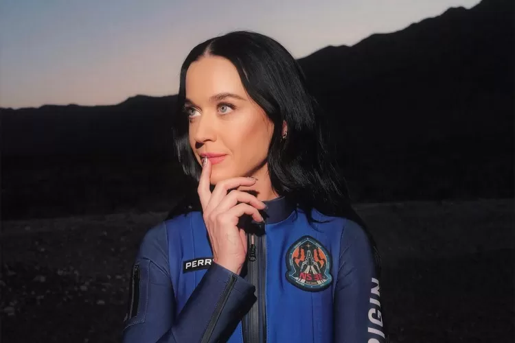 Penyanyi pop dunia Katy Perry berhasil terbang ke luar angkasa. (Instagram/@kattyperry)
